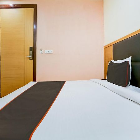 Collecion O White House Hotel New Delhi Buitenkant foto