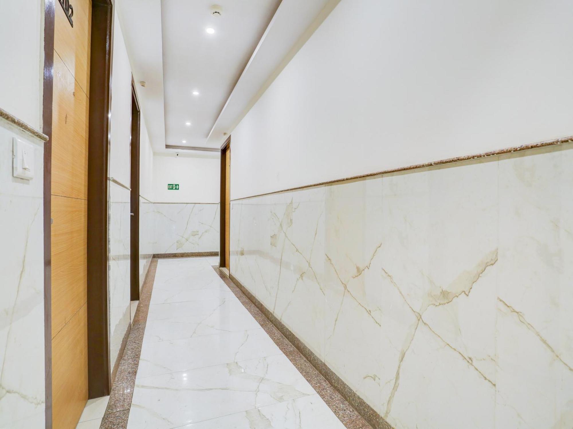 Collecion O White House Hotel New Delhi Buitenkant foto