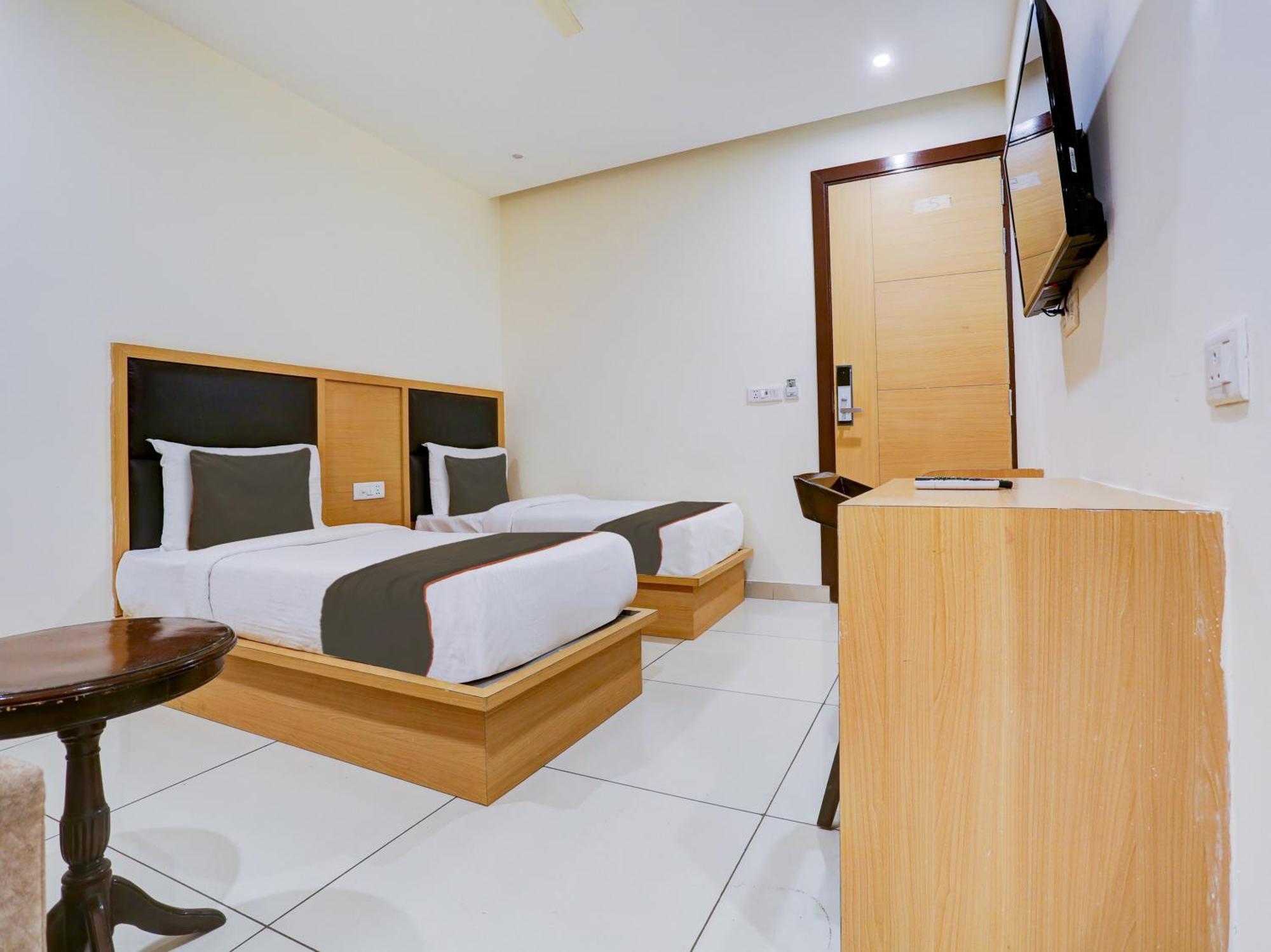 Collecion O White House Hotel New Delhi Buitenkant foto