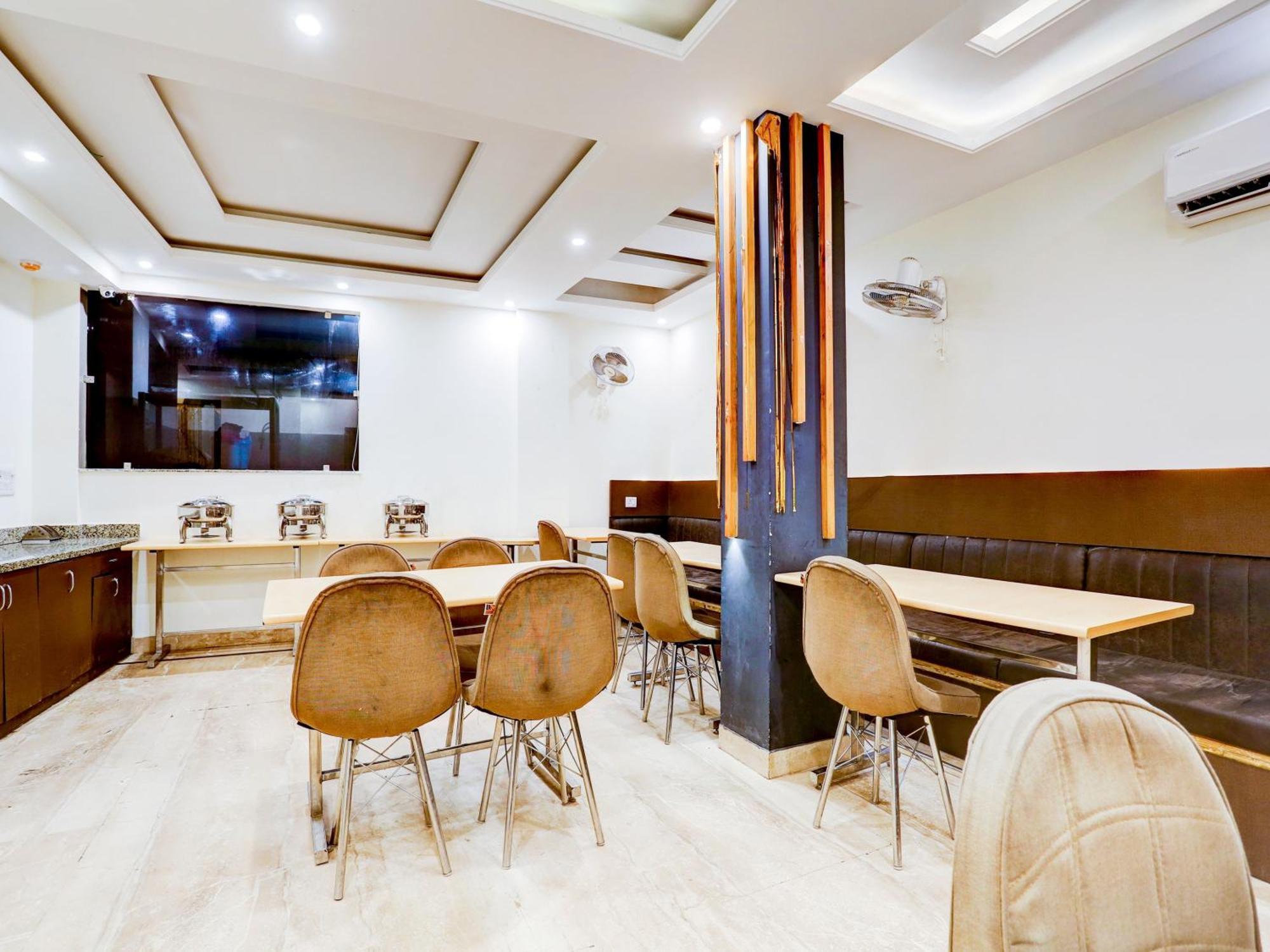 Collecion O White House Hotel New Delhi Buitenkant foto
